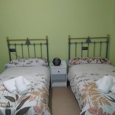 Vivienda El Olivo Apartment วาลเดร์โรเบรส ภายนอก รูปภาพ