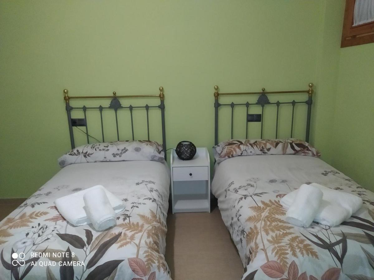 Vivienda El Olivo Apartment วาลเดร์โรเบรส ภายนอก รูปภาพ